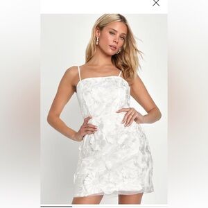 Lulu’s Blossoming Dream White 3D Floral Embroidered Bodycon Mini Dress size M